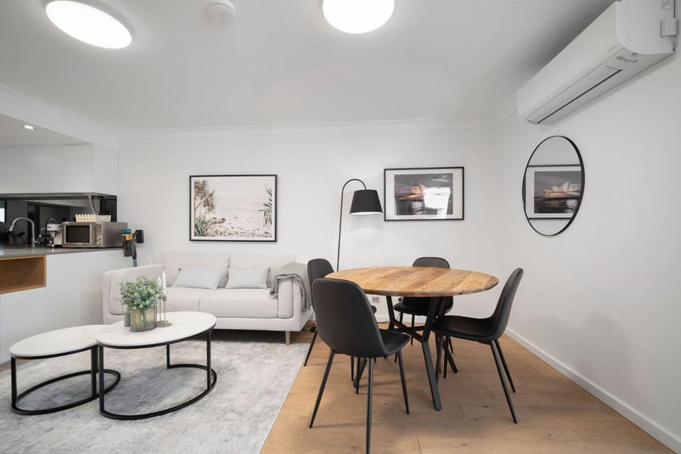 Kitchen or kitchenette, Living room, Seating area, Dining area, fireplace, air conditioner