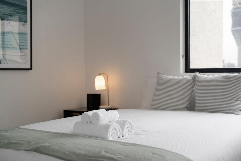 Bed, Photo of the whole room, Bedroom, towels
