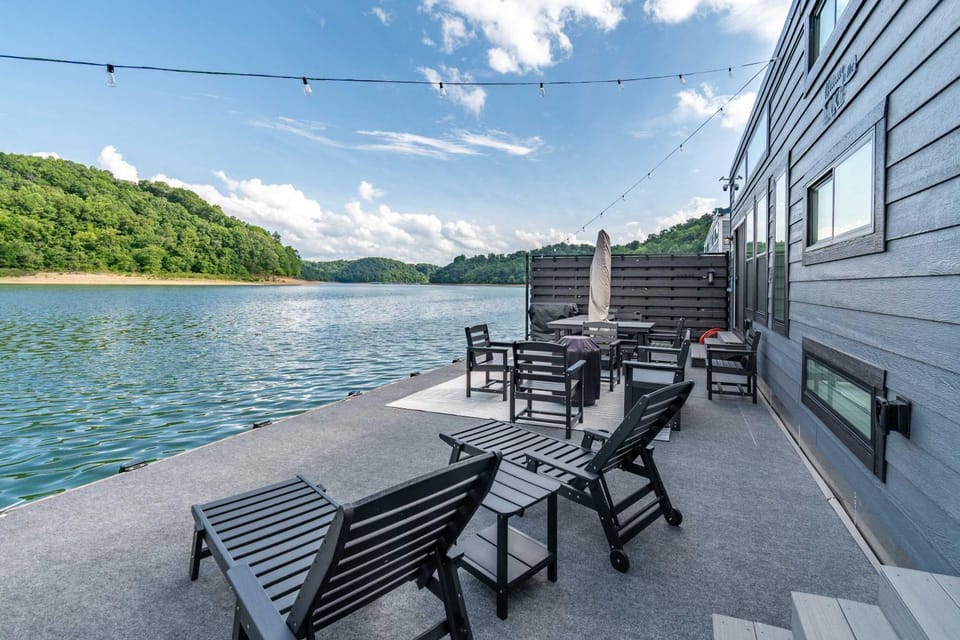 Wake House - One of a Kind Floating Home on Lake Cumberland - Boat Slip - Boat Ramp Access - Sleeps 20 House in Lake Cumberland