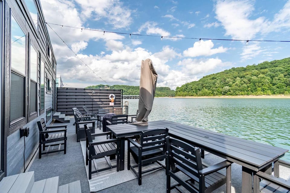 Wake House - One of a Kind Floating Home on Lake Cumberland - Boat Slip - Boat Ramp Access - Sleeps 20 House in Lake Cumberland
