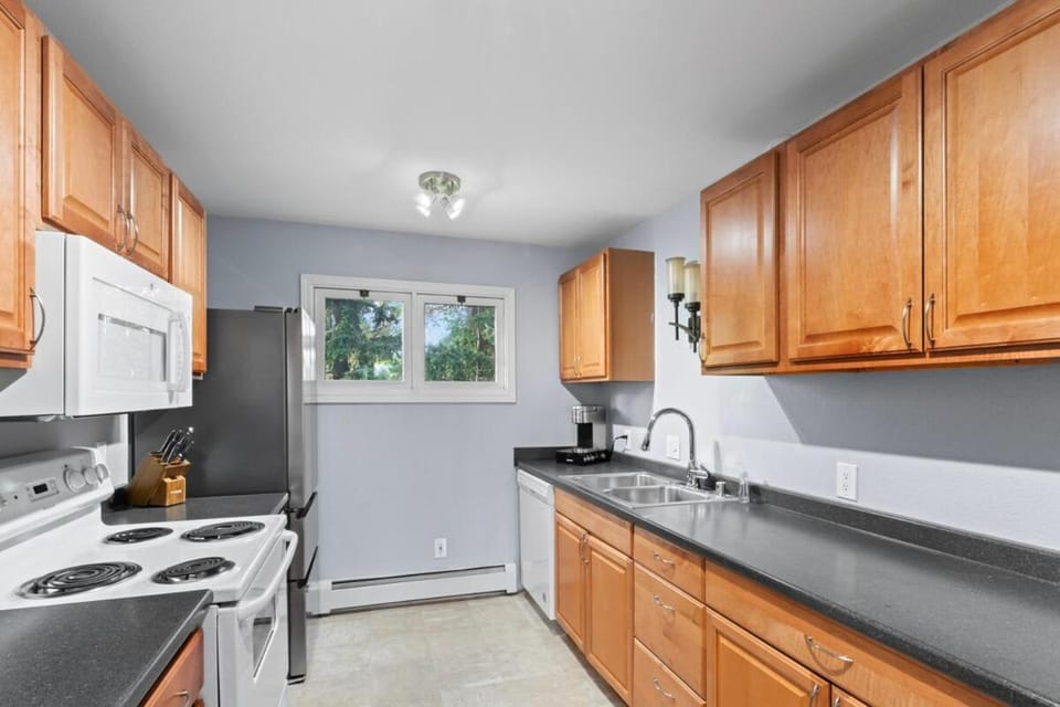 Close To Airport - Shared Space - Fast WI-FI Bed and Breakfast in Spenard