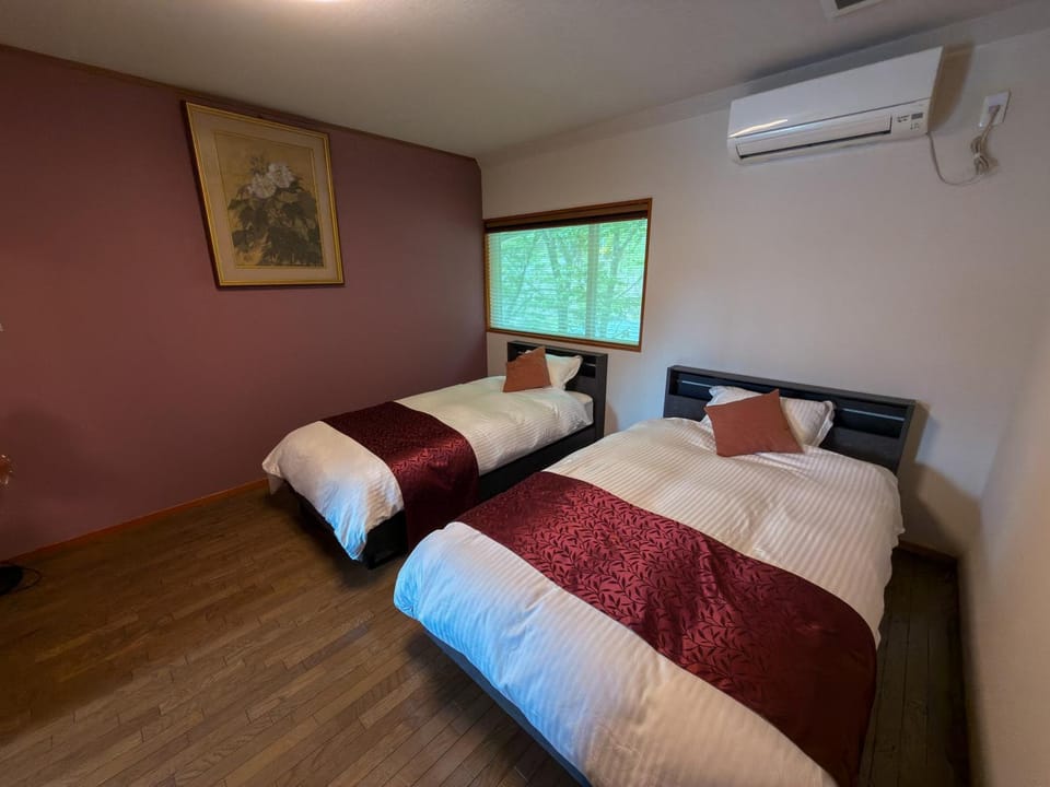 Photo of the whole room, Bedroom