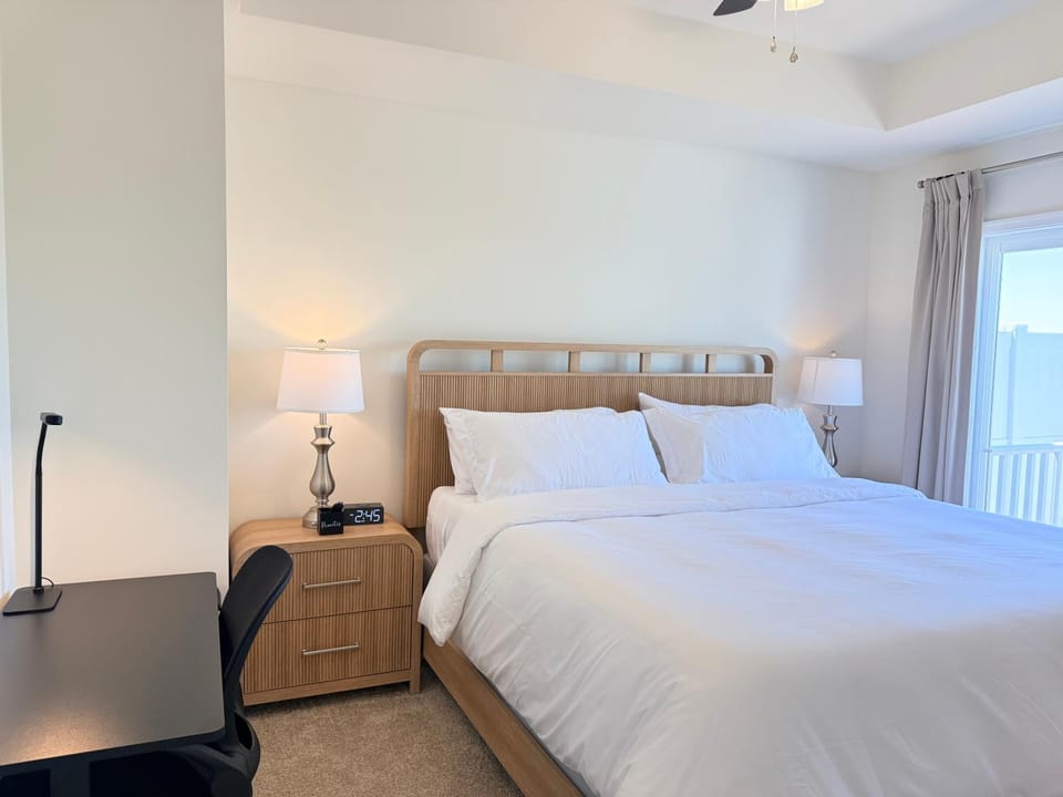 Bed, Photo of the whole room, Seating area, Bedroom