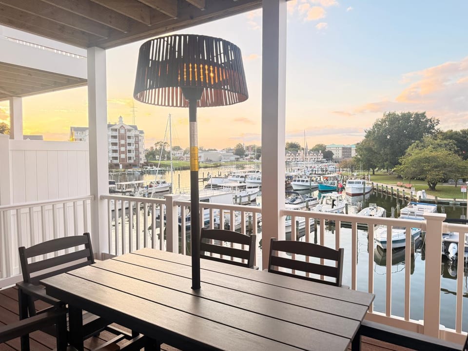 View (from property/room), Dining area, Sea view, Sunset