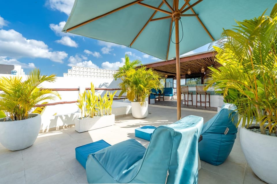 Casa Diamanti - Serene 3BR with Rooftop Lounge near Canggu Villa in North Kuta