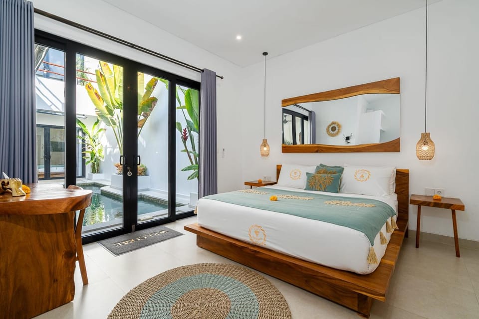 Casa Diamanti - Serene 3BR with Rooftop Lounge near Canggu Villa in North Kuta