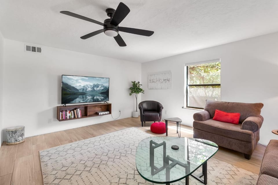 TV and multimedia, Living room, Seating area