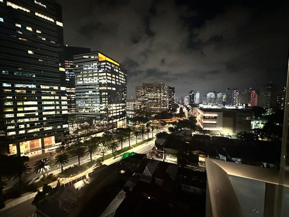 Very close to the Morumbi shopping mall and on the street of the Consulate is on! Apartment in Sao Paulo City