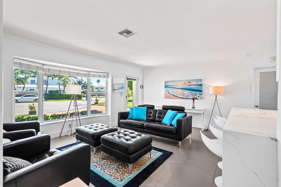 Waterfront Home with Heated Pool and Sunset Views House in Wilton Manors