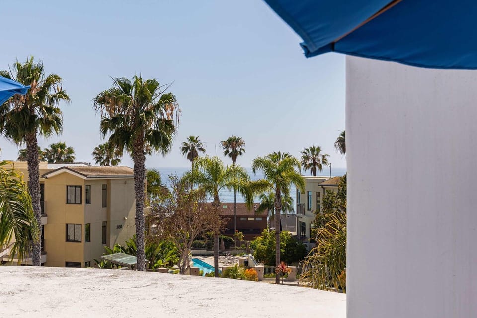 Walk to Water & Shops Ocean Views Villa House in La Jolla