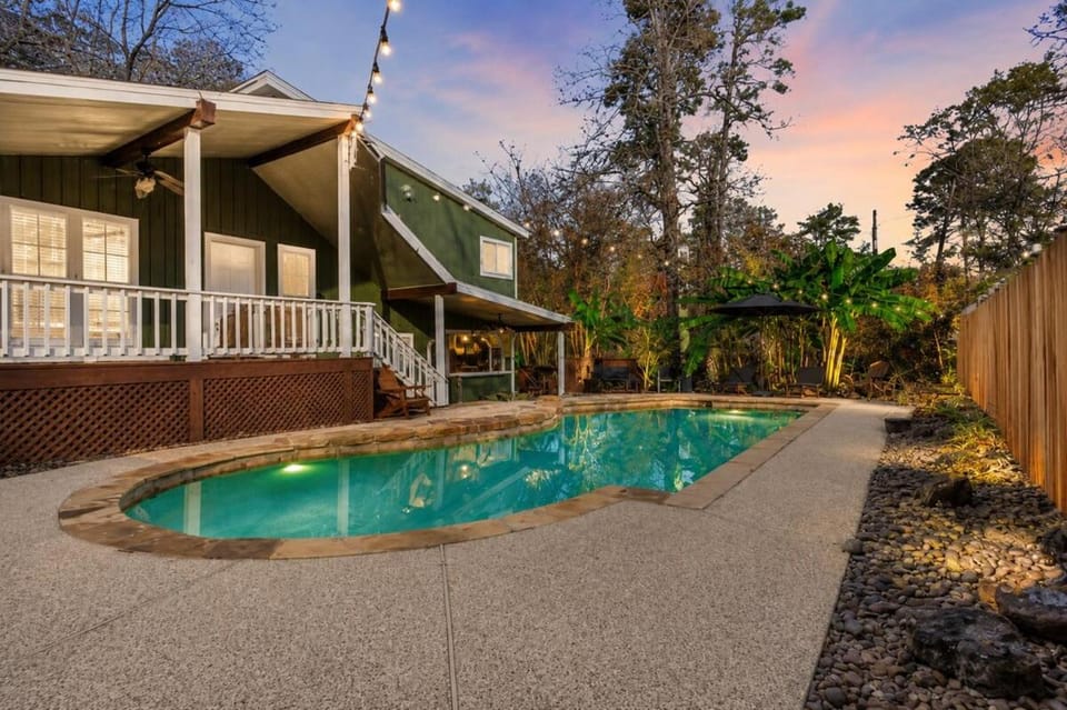 Casa Kateryna - Renovated Home with Rustic Pool House in Lake Conroe