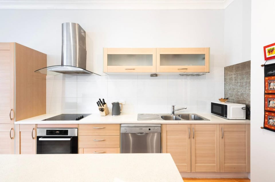 St Kilda Stay with Free Parking & Easy Living Apartment in Saint Kilda