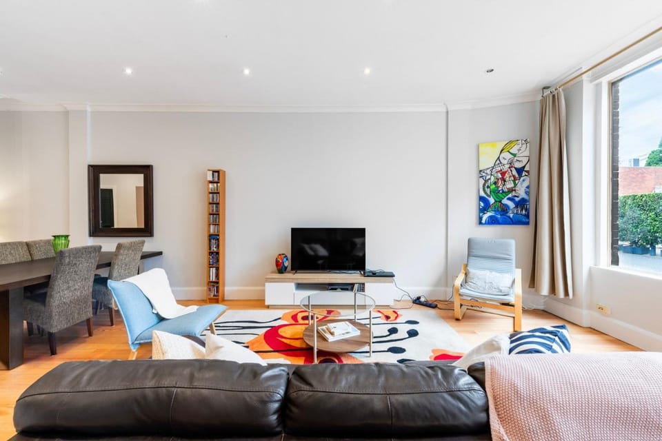 St Kilda Stay with Free Parking & Easy Living Apartment in Saint Kilda