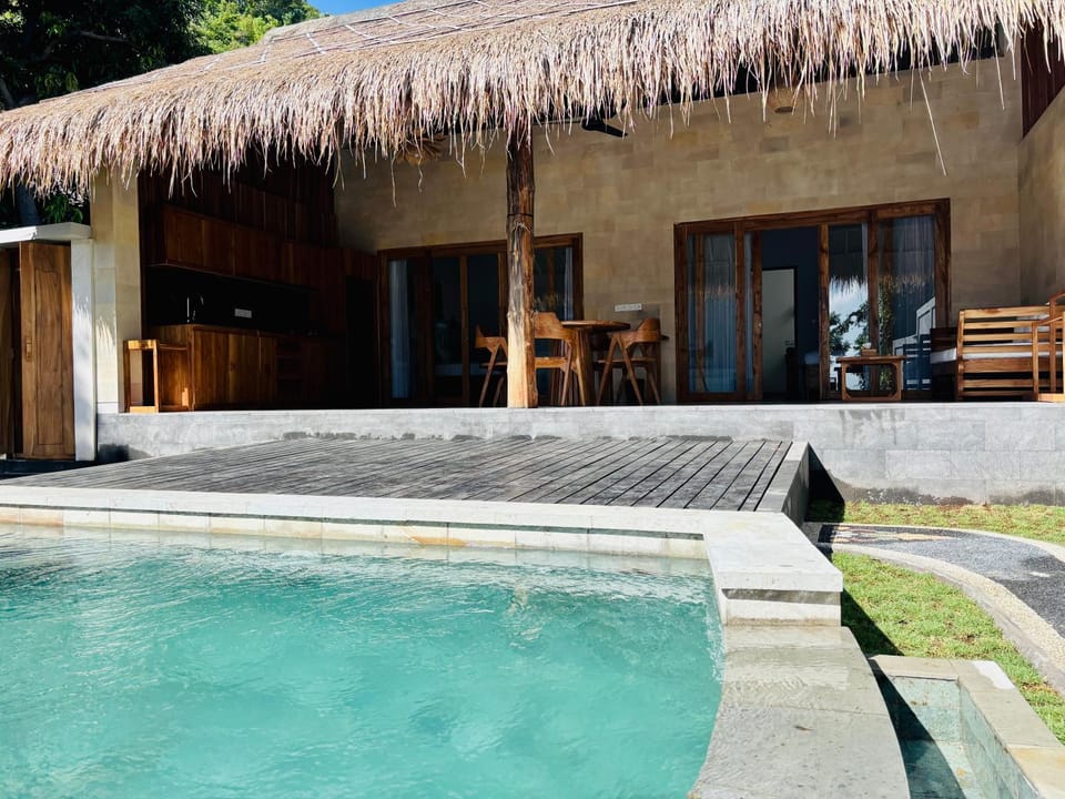 Property building, Patio, Day, Swimming pool, Swimming pool