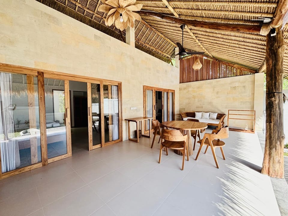 Living room, Diving