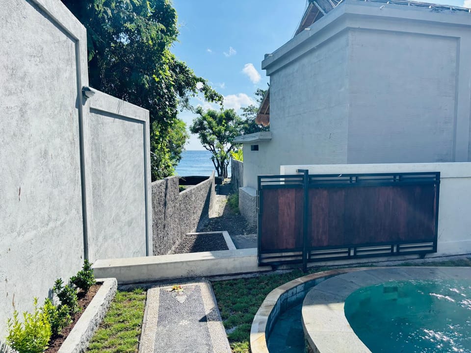 Property building, Sea view, Sea view, Swimming pool