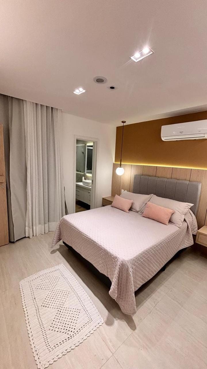 Bed, Bedroom, air conditioner