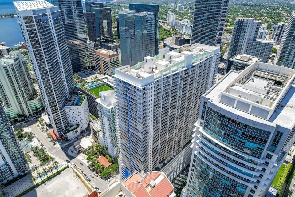 Modern Brickell Studio - 2 Queen Bds and Free Parking Apartment in Brickell