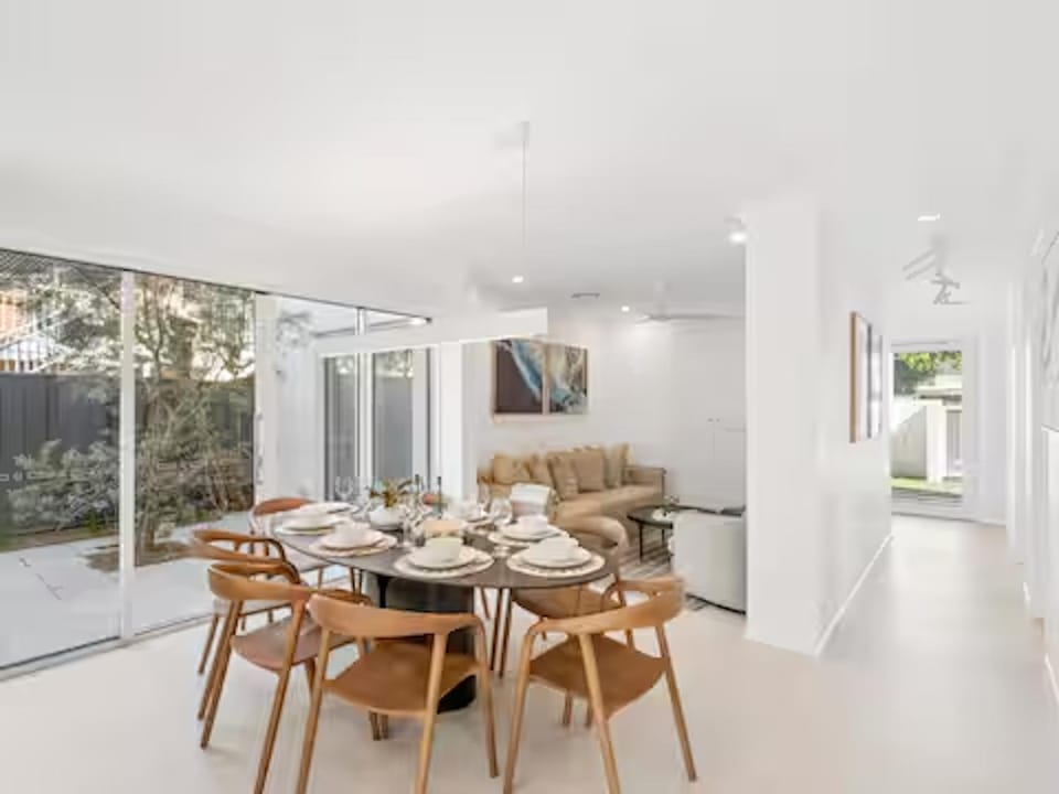 Seating area, Dining area