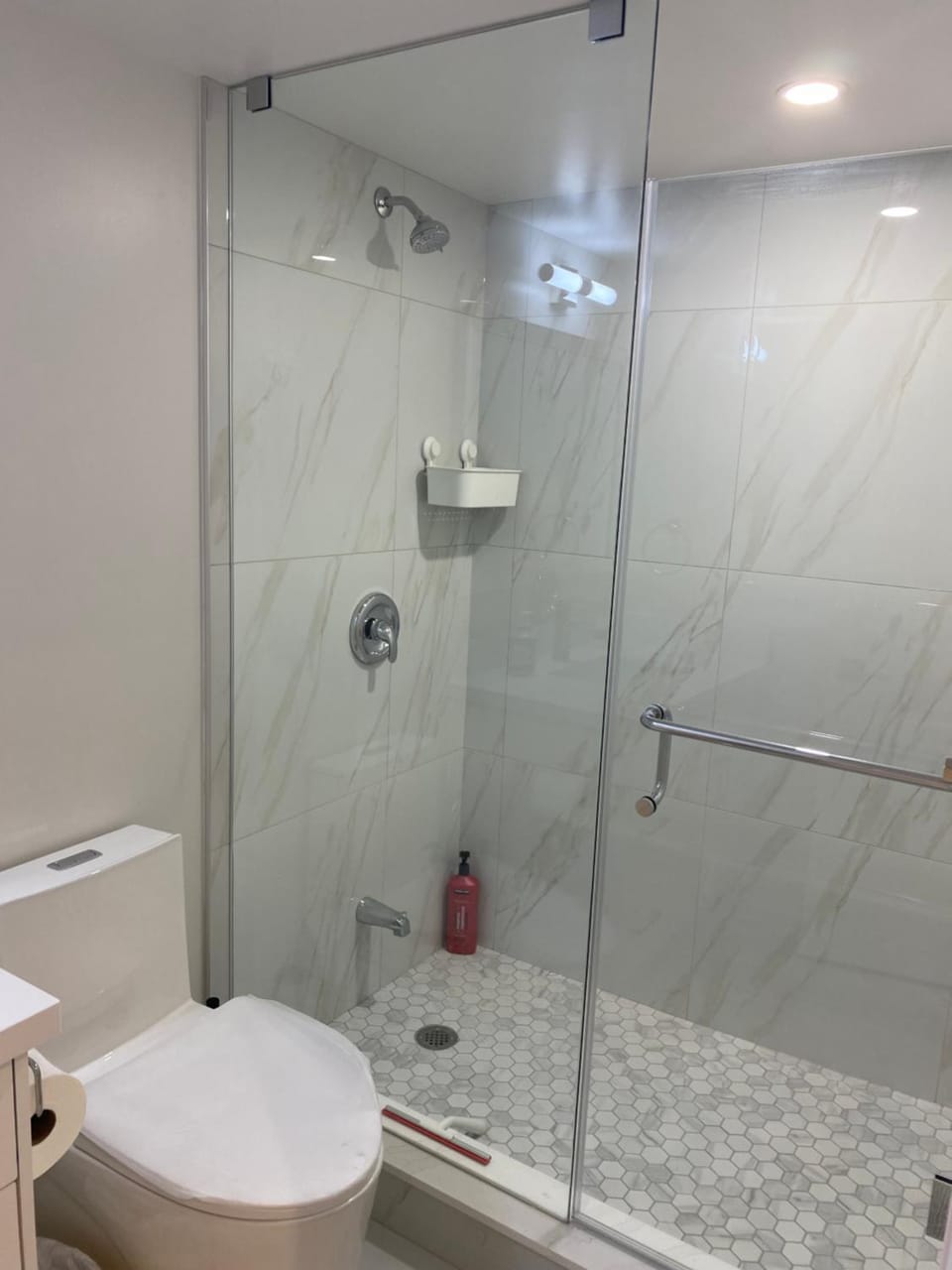 Shower, Toilet, Bathroom, towels