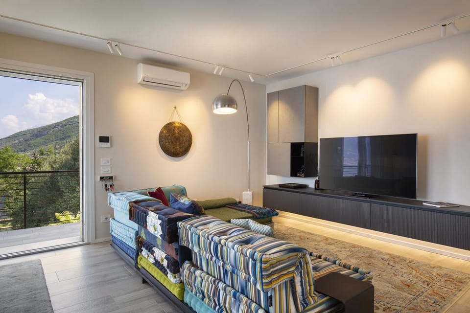 Communal lounge/ TV room, Living room