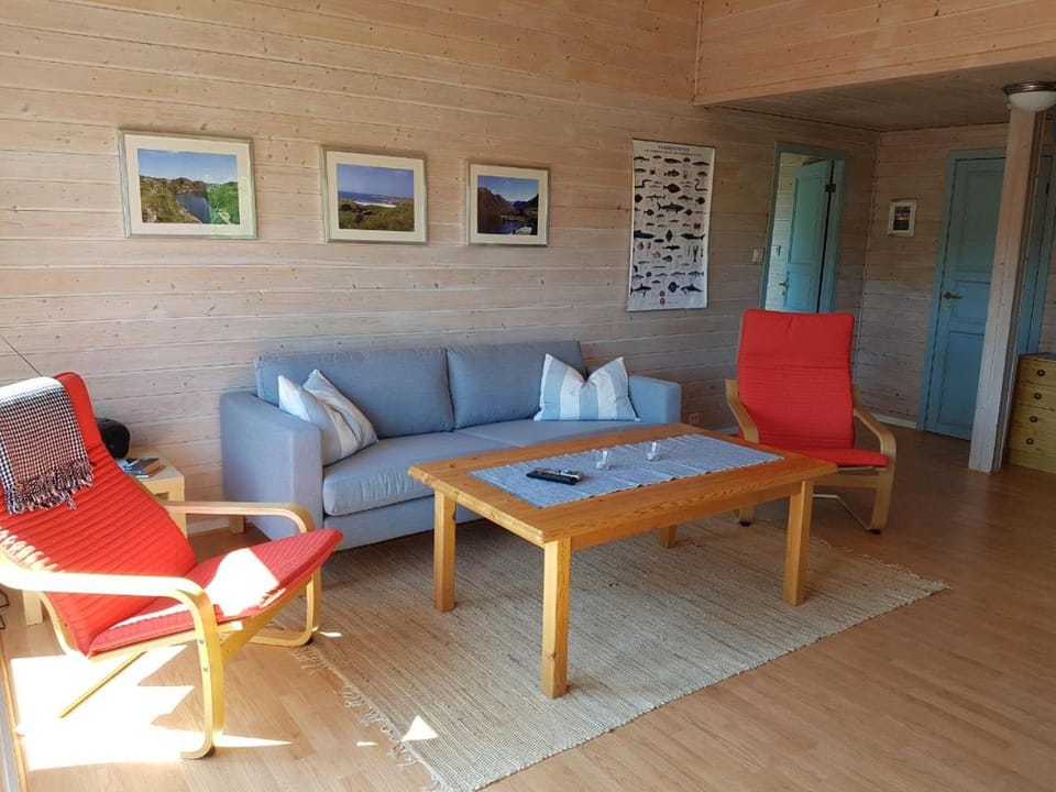 Living room, Photo of the whole room, Decorative detail