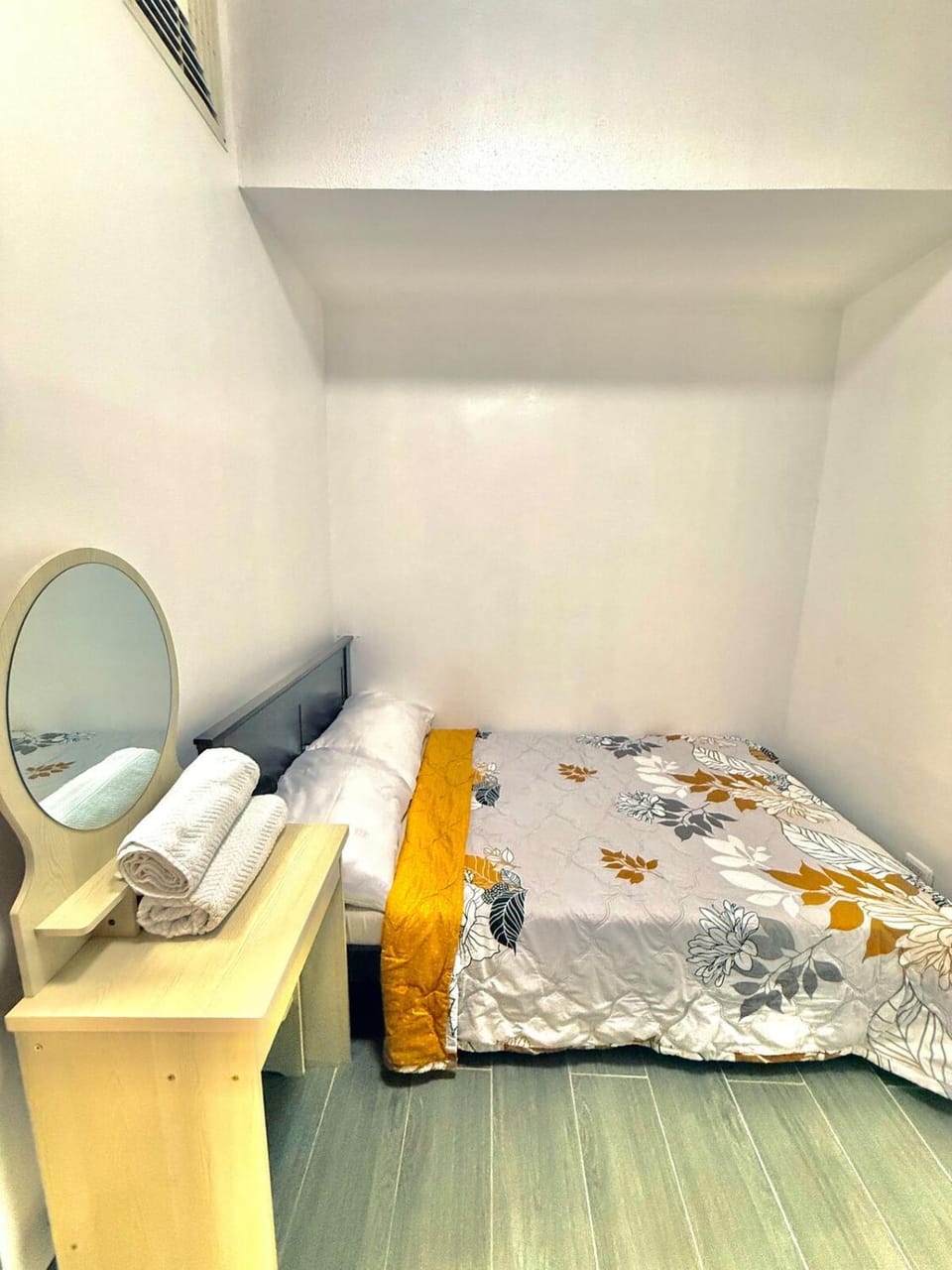 4BR Condo Unit with Free Parking Apartment in Pasay