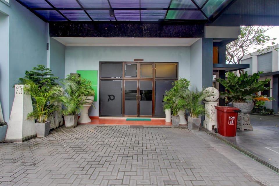 Property building, Facade/entrance