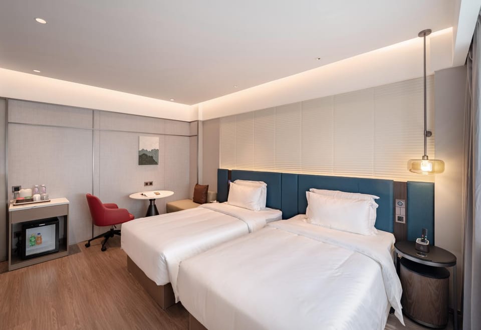 Bed, TV and multimedia, Photo of the whole room