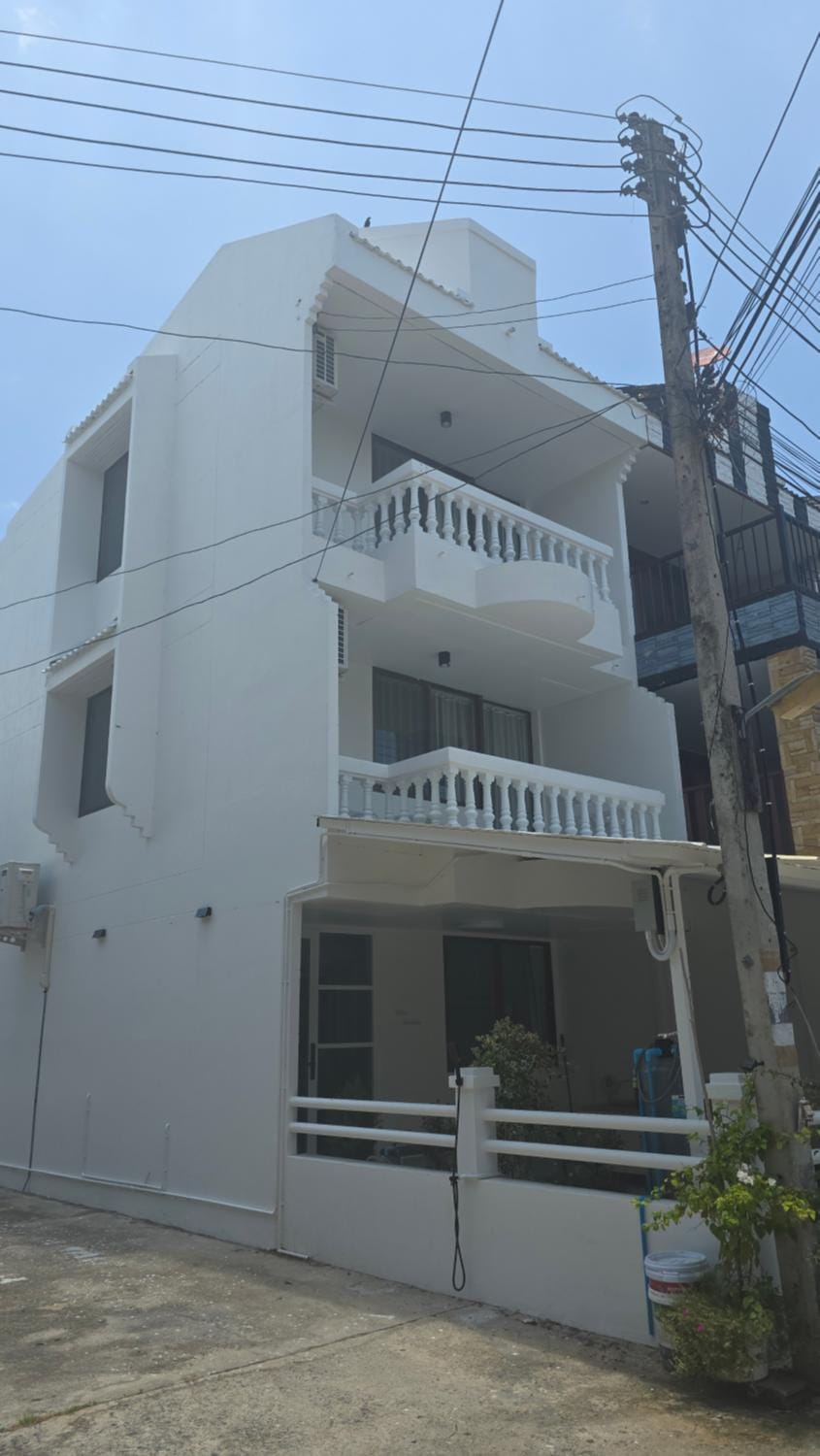 Property building, Day