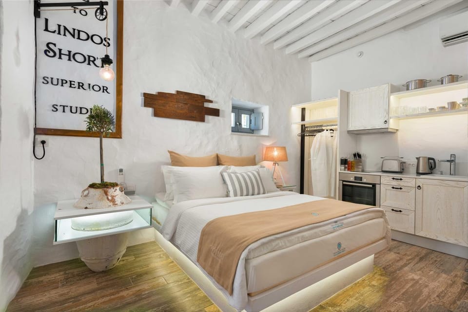 Kitchen or kitchenette, Bedroom