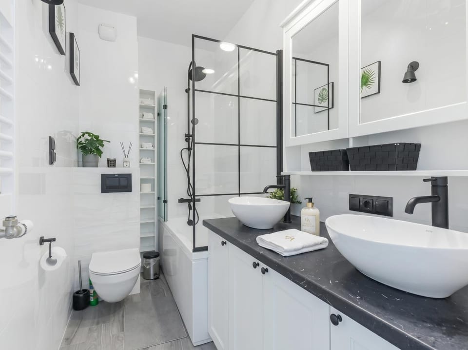 Shower, Toilet, Bathroom, Bath, towels