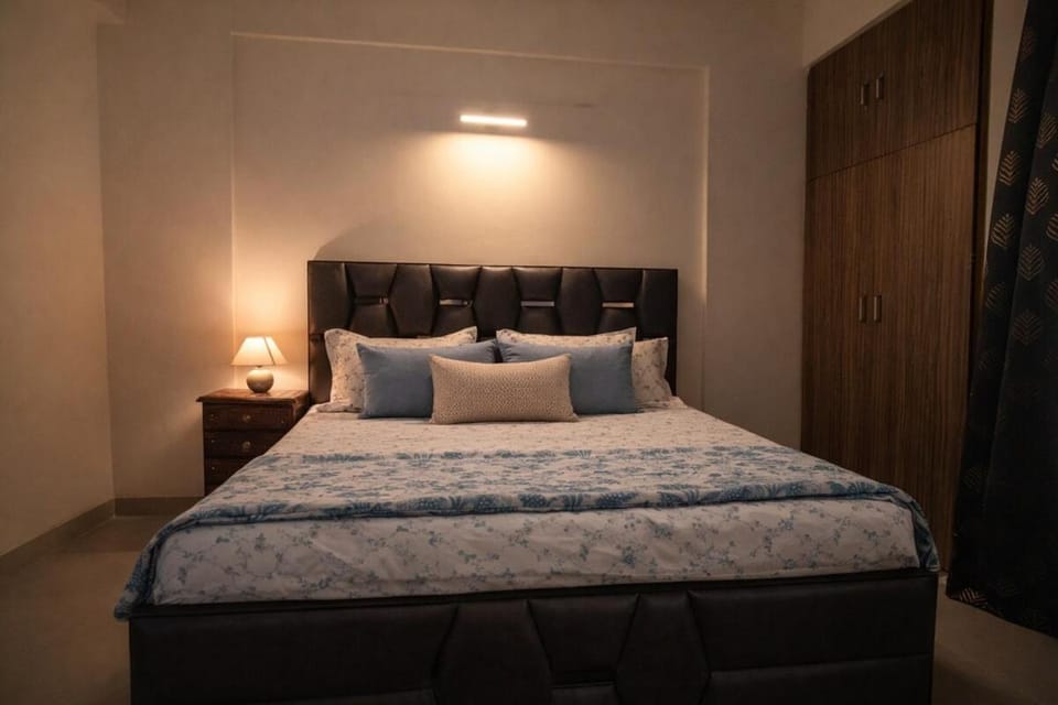 Skydeck Apartment 4BHK Near Taj by Homeyhuts Apartment in Agra
