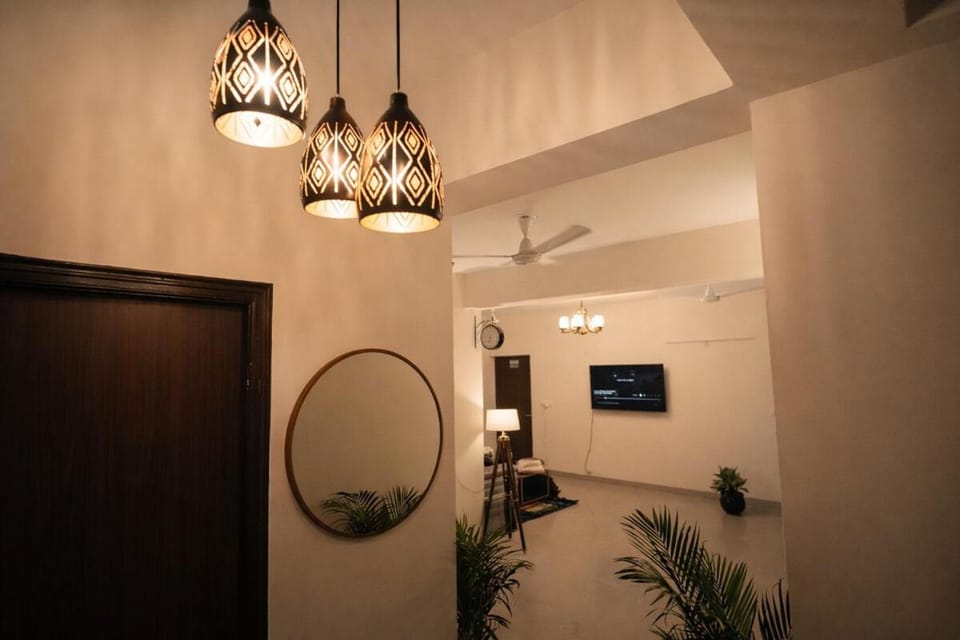 Skydeck Apartment 4BHK Near Taj by Homeyhuts Apartment in Agra