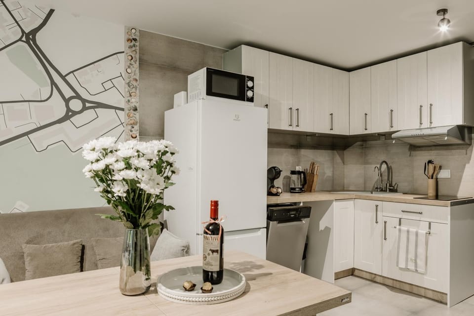 Coffee/tea facilities, Kitchen or kitchenette, dishwasher, microwave, oven, stove, kitchen, kitchen