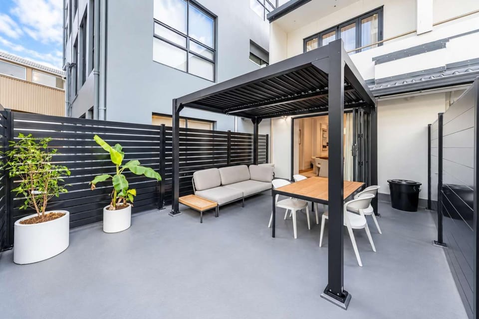 The Hudson 3BR Bright Courtenay Place Townhouse Apartment in Wellington