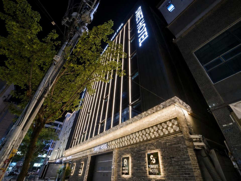 대구 동천 스위트 호텔 Motel in Daegu