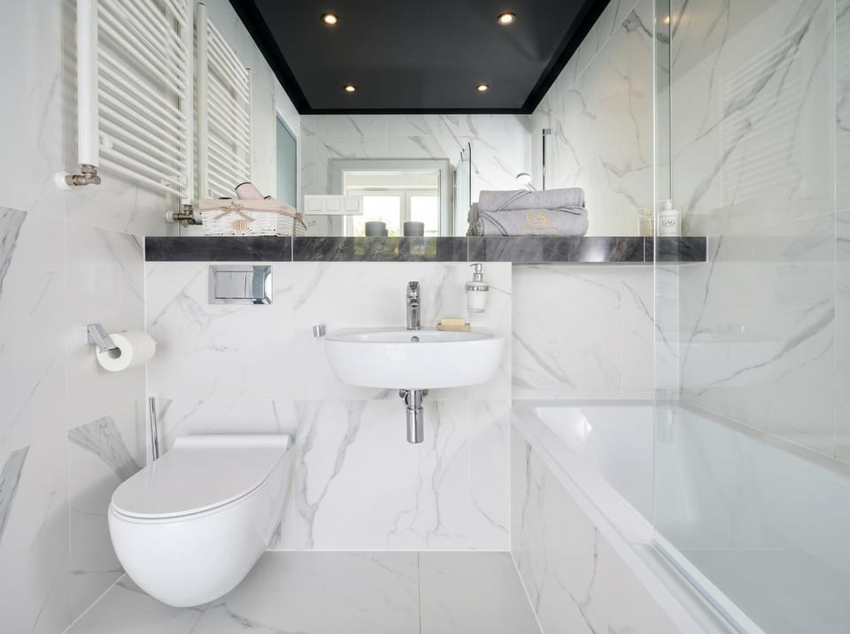 Shower, Toilet, Bathroom, Bath, towels
