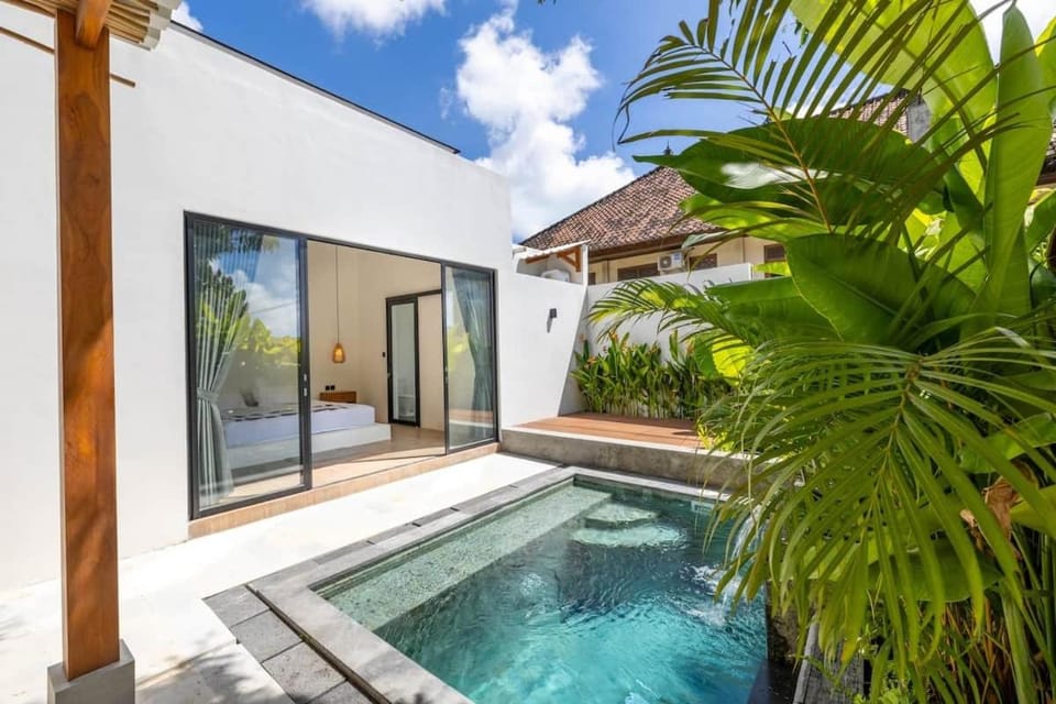 Casa Mango Waterfall Pool Sunrise City Views House in Bali