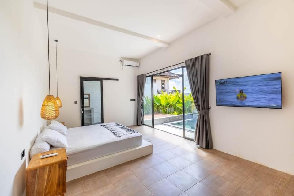 Casa Mango Waterfall Pool Sunrise City Views House in Bali