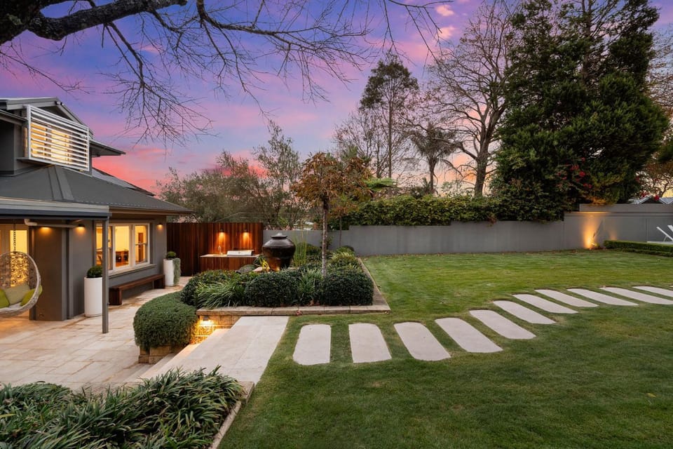 Property building, Spring, Day, Natural landscape, Garden, Garden view