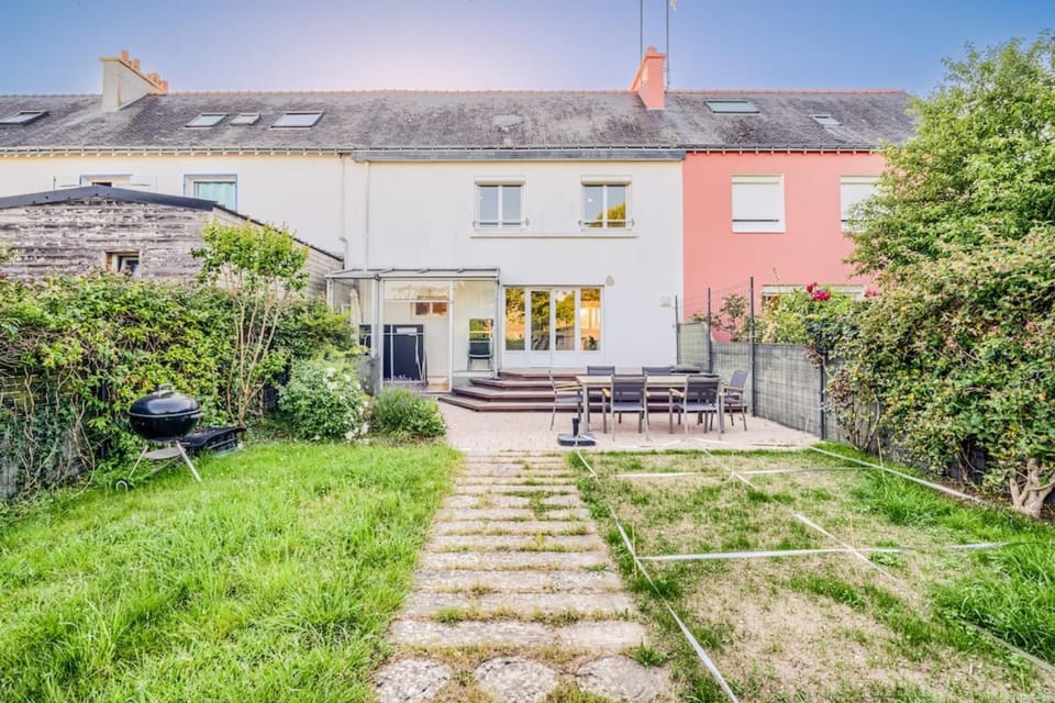 Jolie Maison avec Jardin & Terrasse House in Brittany