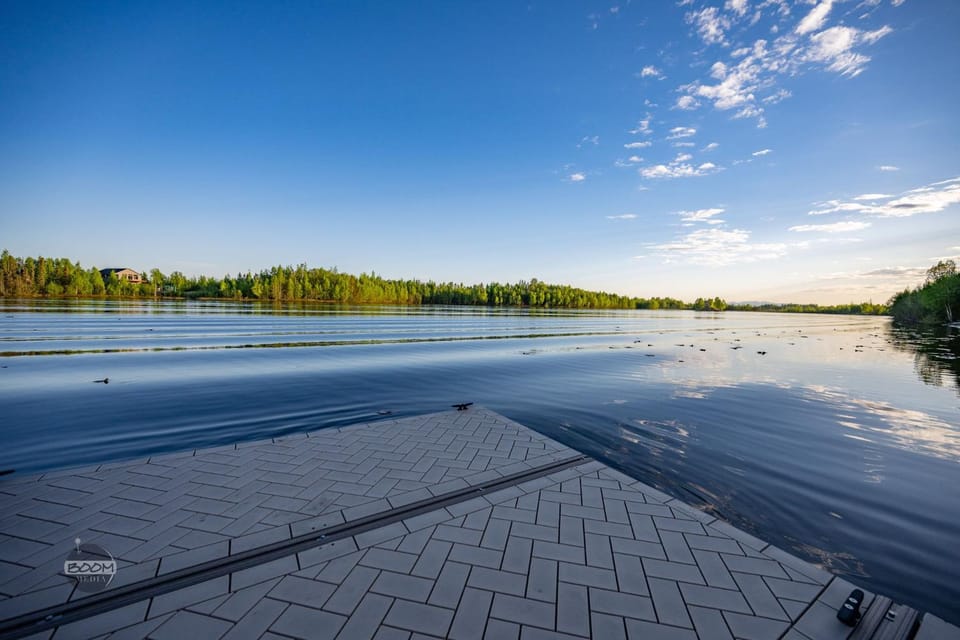 Lakeside Retreat- Charming 5 Bedroom with Kayaks House in Big Lake