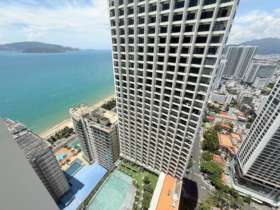 Property building, Day, Beach, City view, Pool view, Sea view, Swimming pool