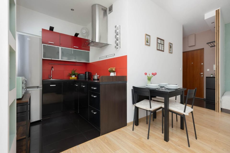 Kitchen or kitchenette, Dining area, stove