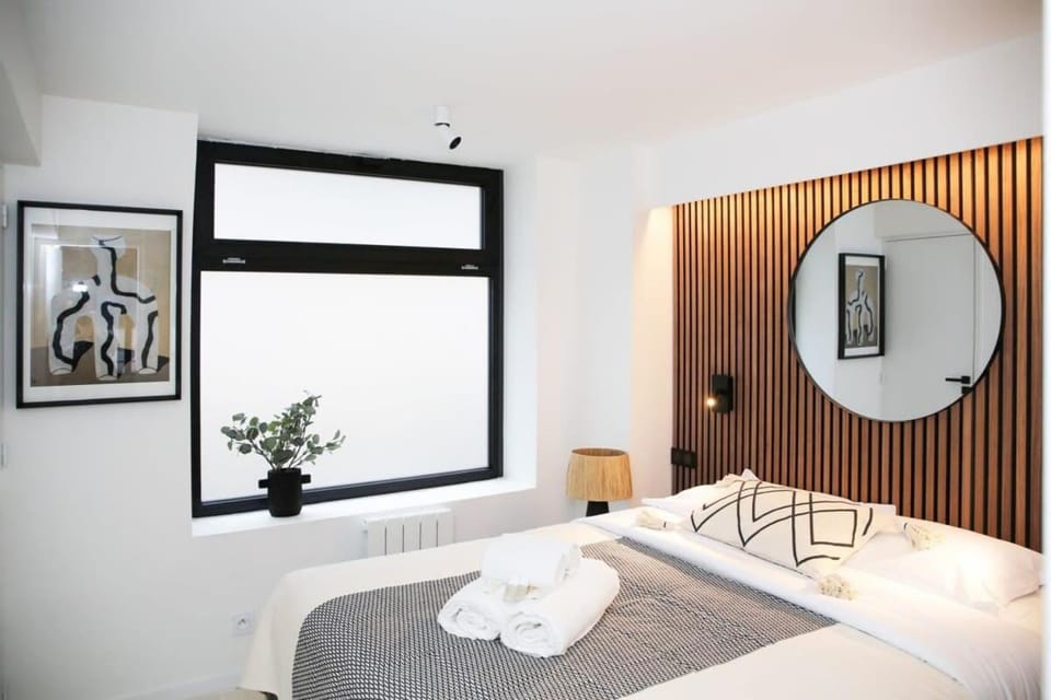 Appartement de caractere aux portes du Marais - 4P Apartment in Paris