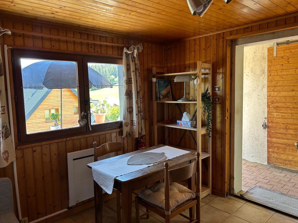 Gîtes des Petites Roches - Appartements indépendants Pravouta & Rocheplane Apartment in Auvergne-Rhône-Alpes