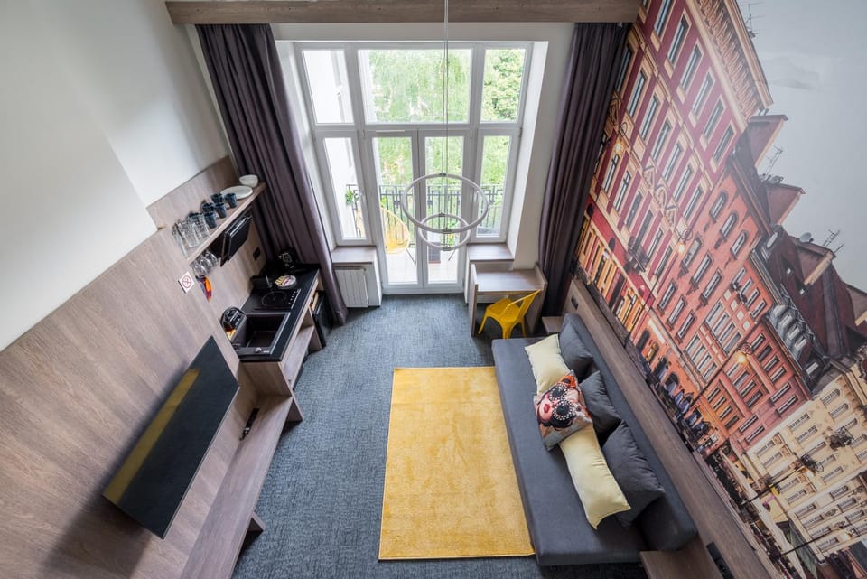 Communal lounge/ TV room, TV and multimedia, Living room, Seating area, Evening entertainment