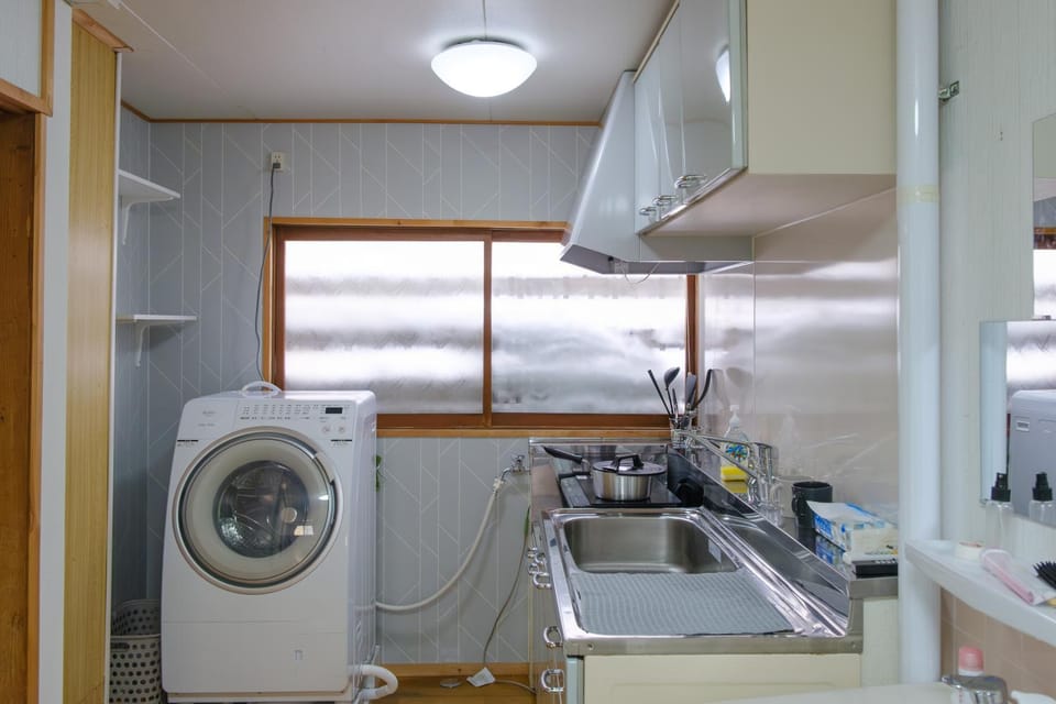 Kitchen or kitchenette, washing machine