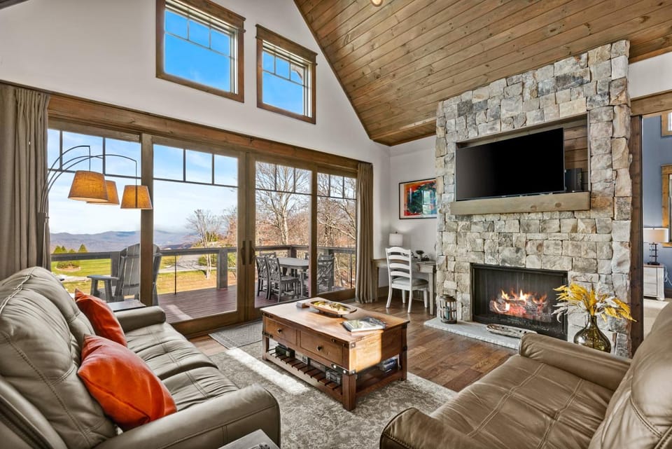 Sommer Hus at Eagles Nest House in Beech Mountain